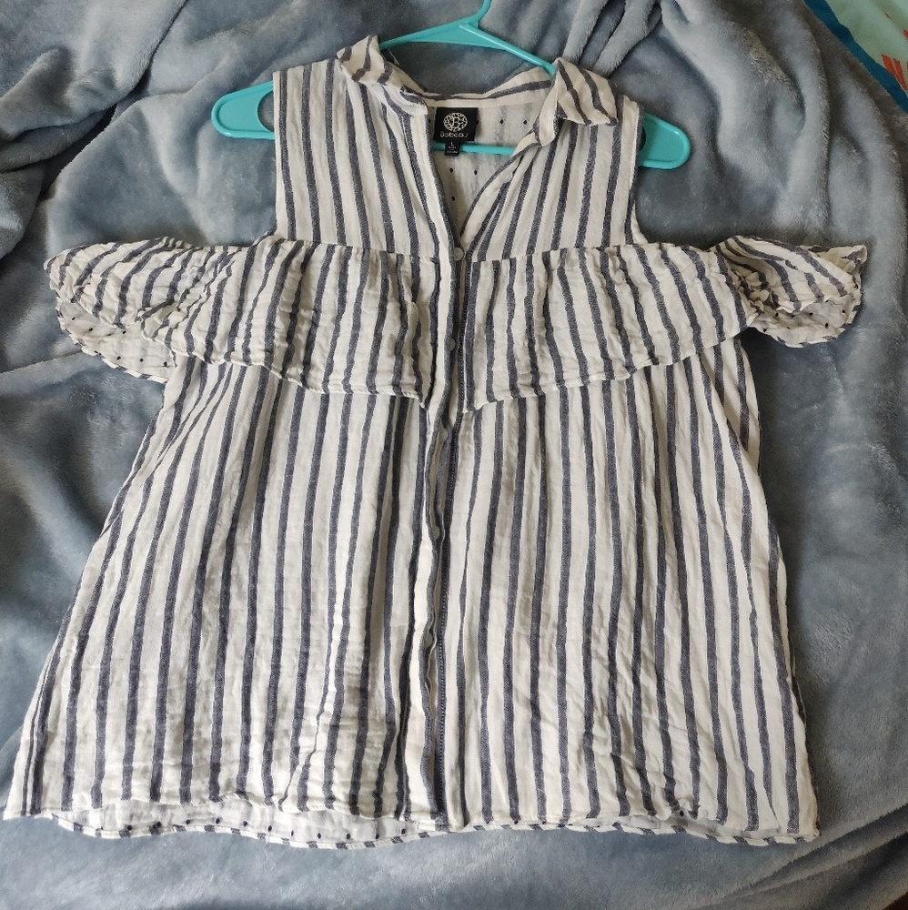MOVING SALE! Cute Cold Shoulder Shirt